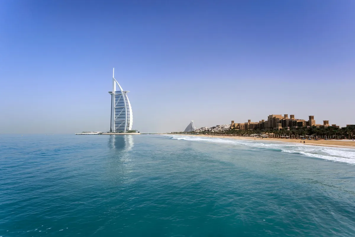 Packing up and moving out of Dubai — choosing between sea and air freight for your belongings