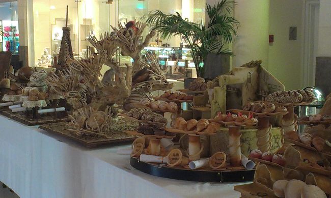 bread decoration table