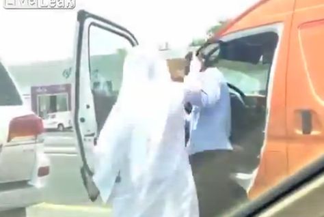 Emirati attacking an Indian driver in Dubai caught on YouTube