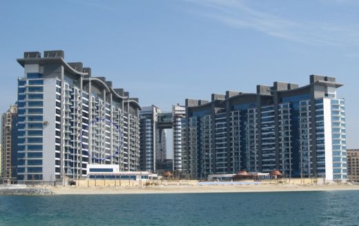 Water Crisis in Palm Jumeirah, residents bath in sea and malls