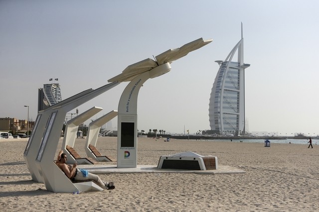 Dubai Smart Palms offer Free Wifi, mobile charging and more